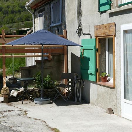 Les Bois Rouges Acomodação com café da manhã La Rochegiron Exterior foto