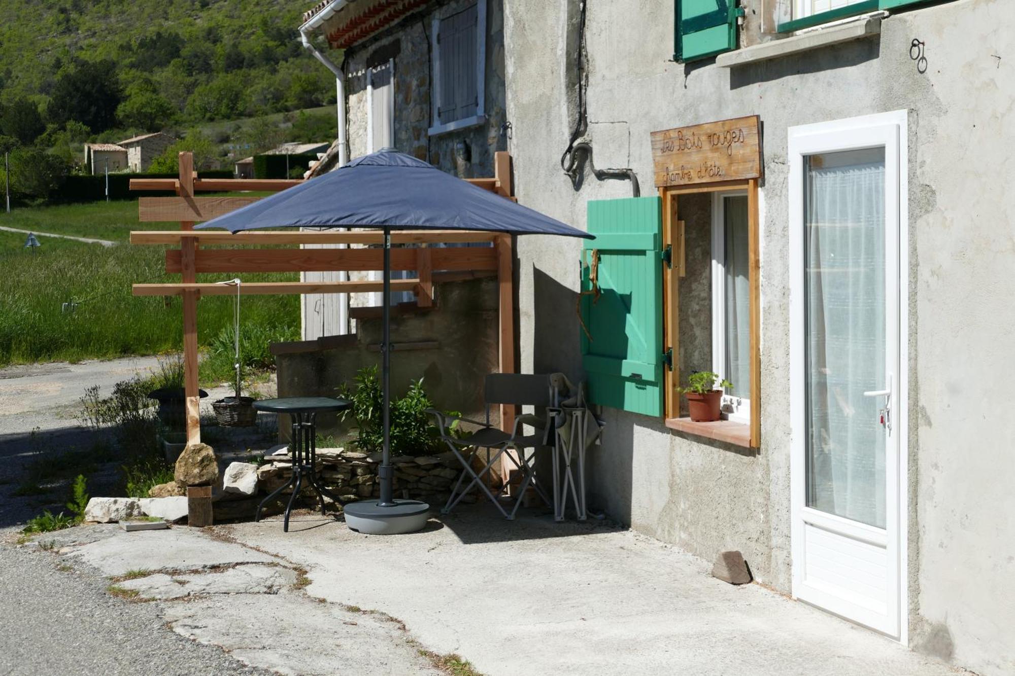 Les Bois Rouges Acomodação com café da manhã La Rochegiron Exterior foto